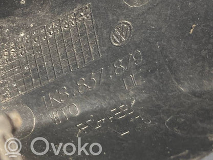 Priekšpusē durvju roktura vāciņš