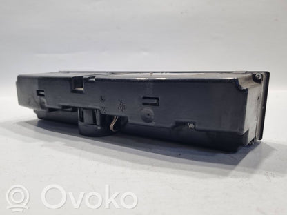 Gaisa kondicioniera / klimata kontroles / salona apsildes vadības bloks (salonā)