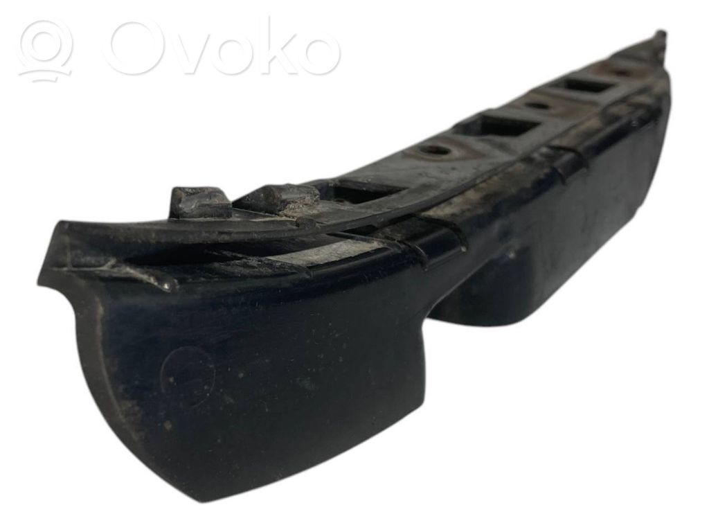 Priekšpusē bampera turētājs