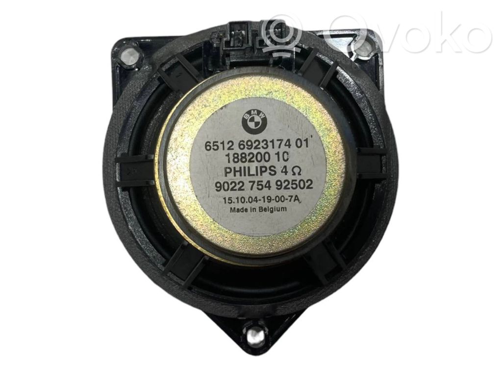 Skaļrunis (-i) priekšējās durvīs