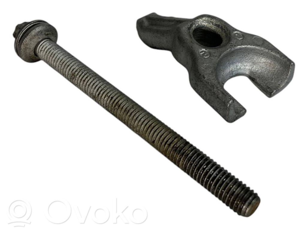 Nozzle holder/shoulder