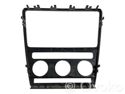 Radiouztvērēja / navigācija dekoratīvā apdare