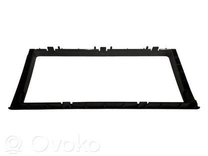 Radiouztvērēja / navigācija dekoratīvā apdare