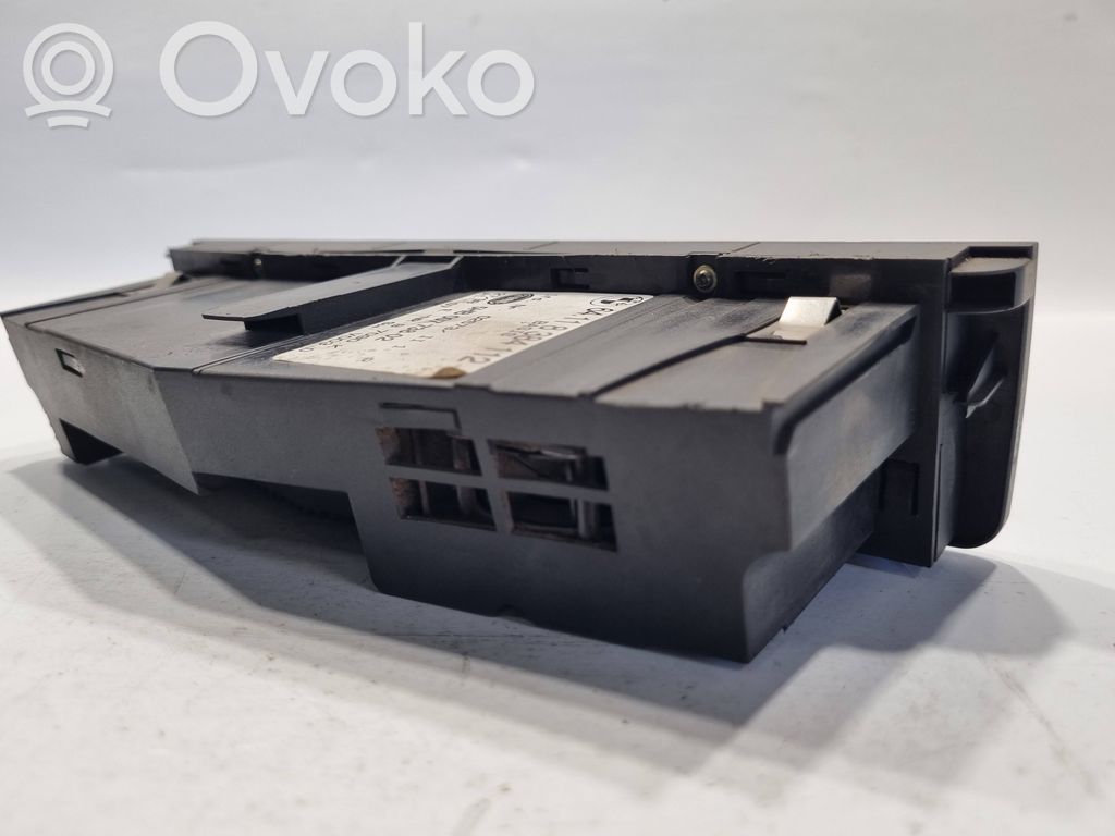 Gaisa kondicioniera / klimata kontroles / salona apsildes vadības bloks (salonā)