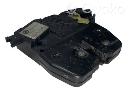 Aizmugurējā pārsega slēdzene