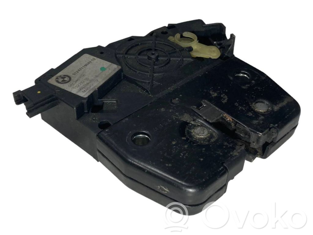 Aizmugurējā pārsega slēdzene