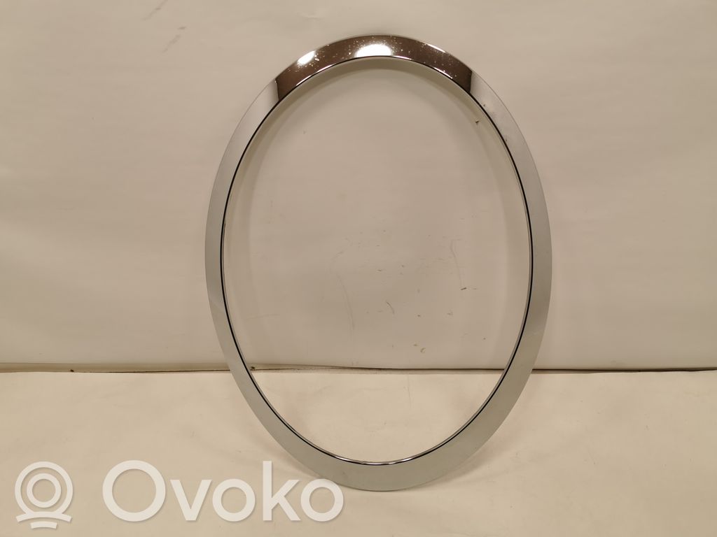 Priekšējā luktura dekoratīvā apdare