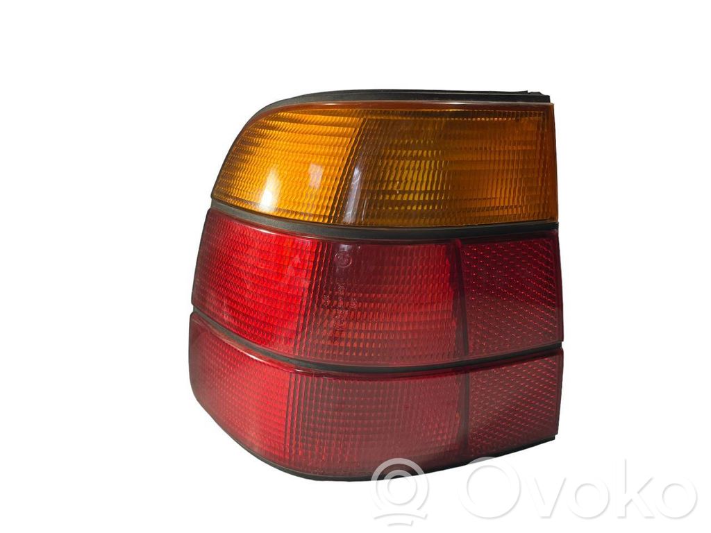 Aizmugurējais lukturis virsbūvē