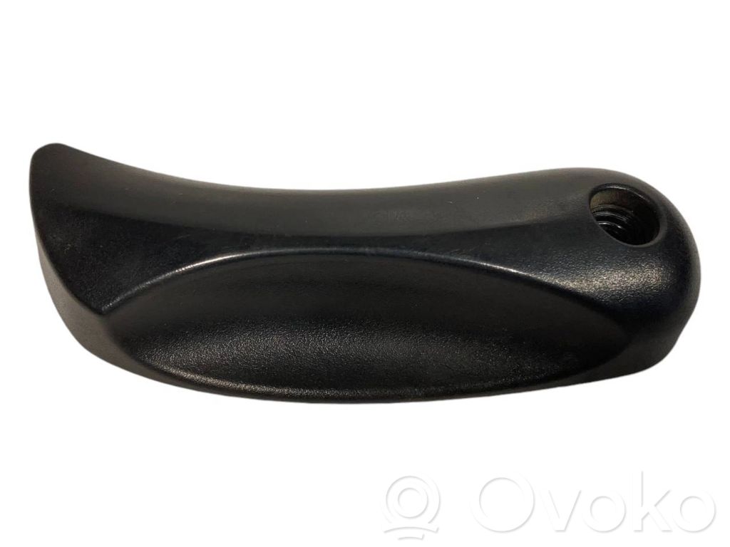 Dzinēja pārsega attaisīšanas rokturītis