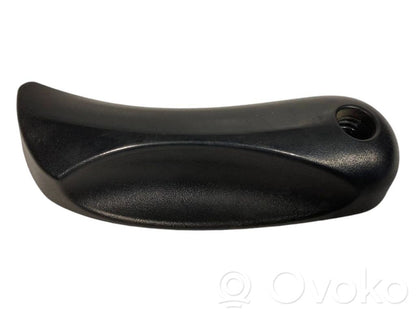 Dzinēja pārsega attaisīšanas rokturītis