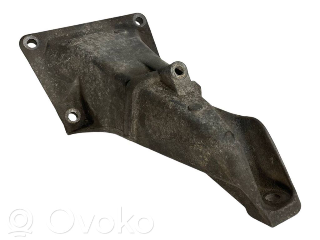 Кронштейн крепления двигателя