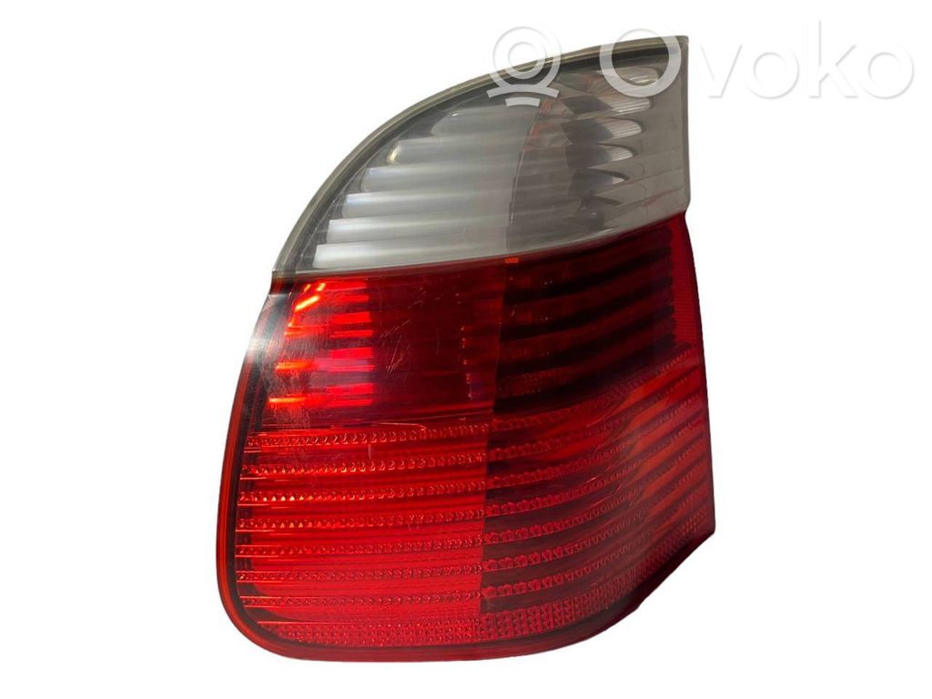 Aizmugurējais lukturis virsbūvē