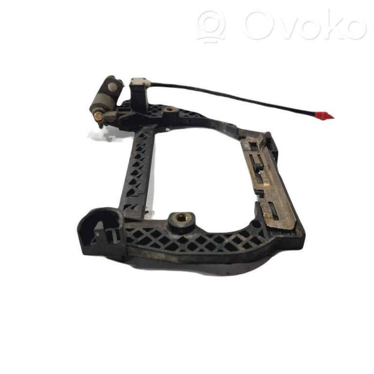 Aizmugurē turētājs / kronšteins ārējam atvēršanas rokturim