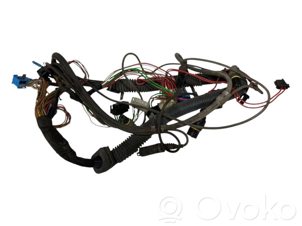 Pārnesumkārbas vadu instalācija