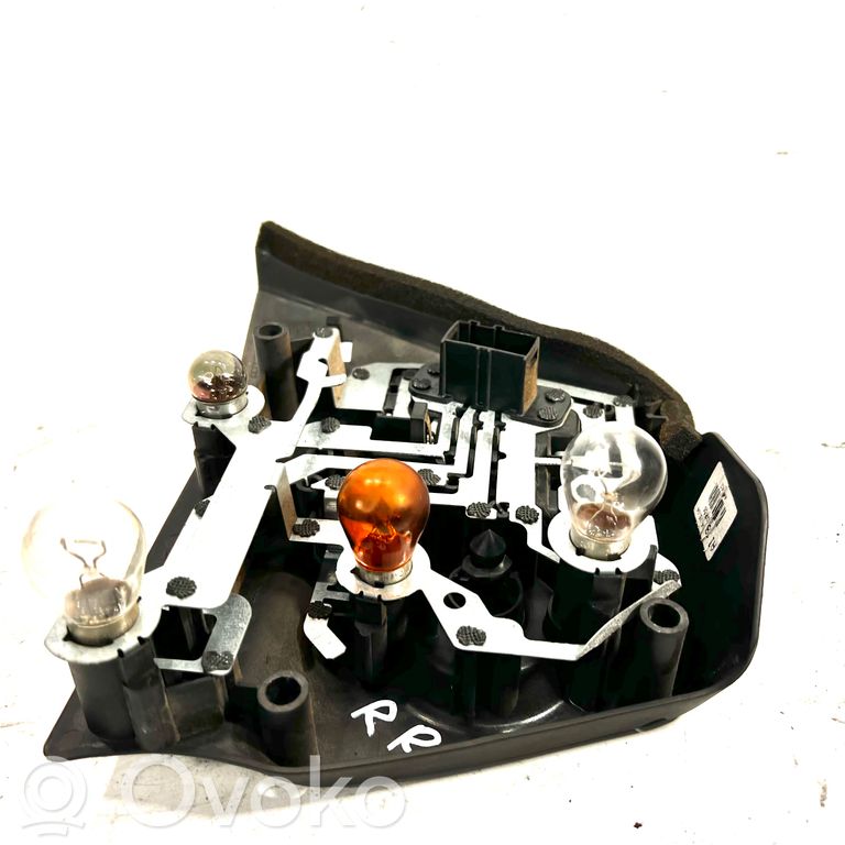 Aizmugures spuldzes vāka turētājs