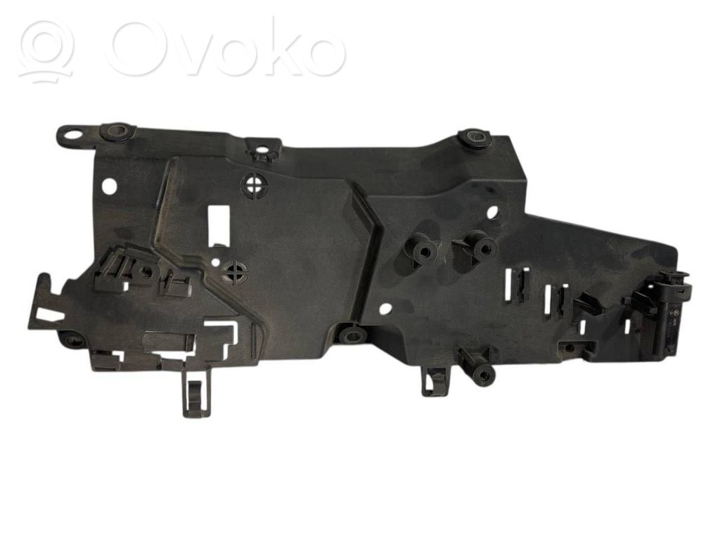 Cita veida dzinēja nodalījuma detaļa