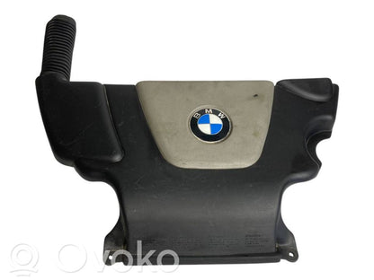 Dzinēja pārsegs (dekoratīva apdare)