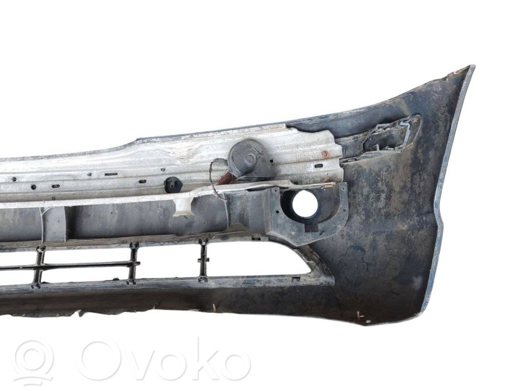 Передний бампер