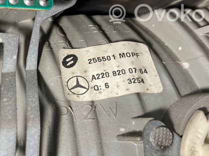 Aizmugurējais lukturis virsbūvē