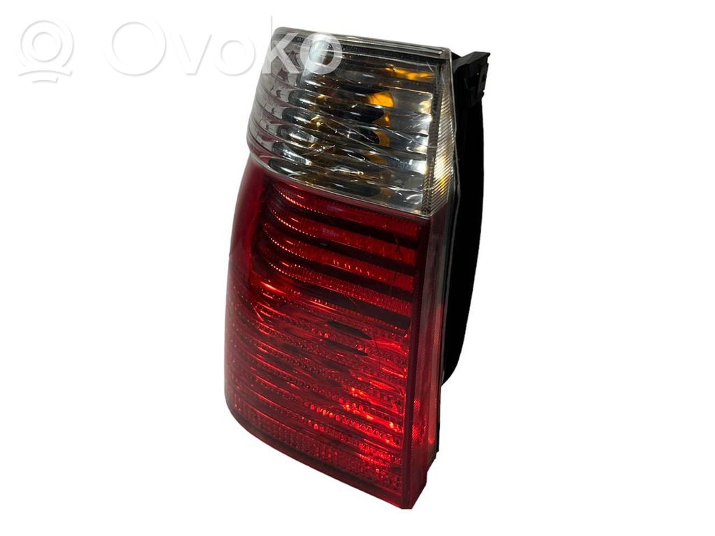 Aizmugurējais lukturis virsbūvē