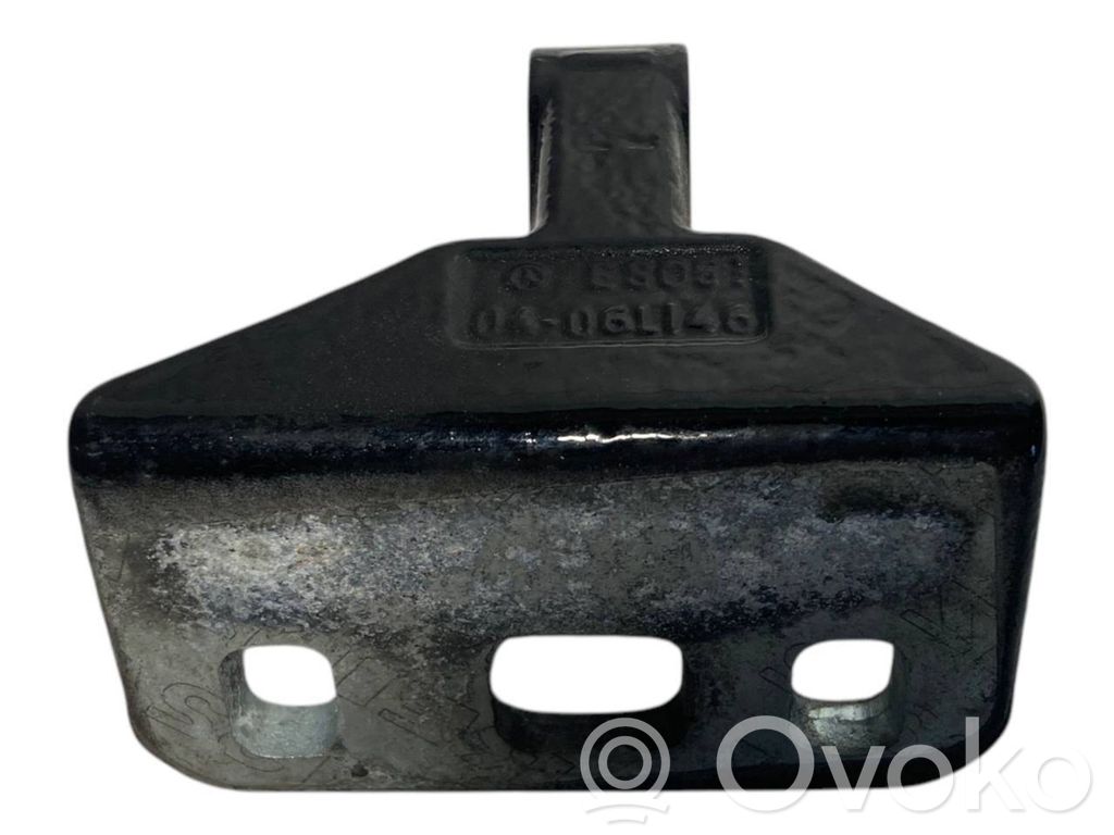 Aizmugurē augšējā vira (eņģe)