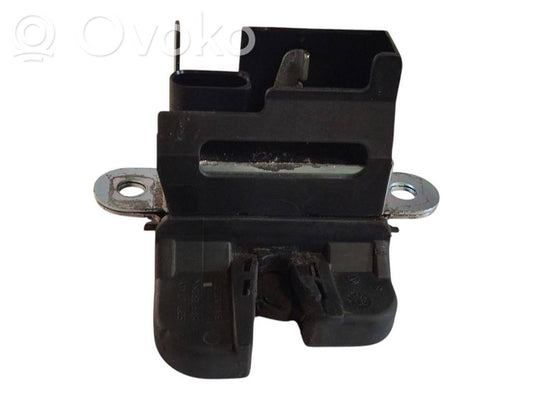 Aizmugurējā pārsega slēdzene