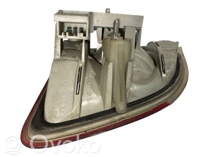 Aizmugurējais lukturis pārsegā