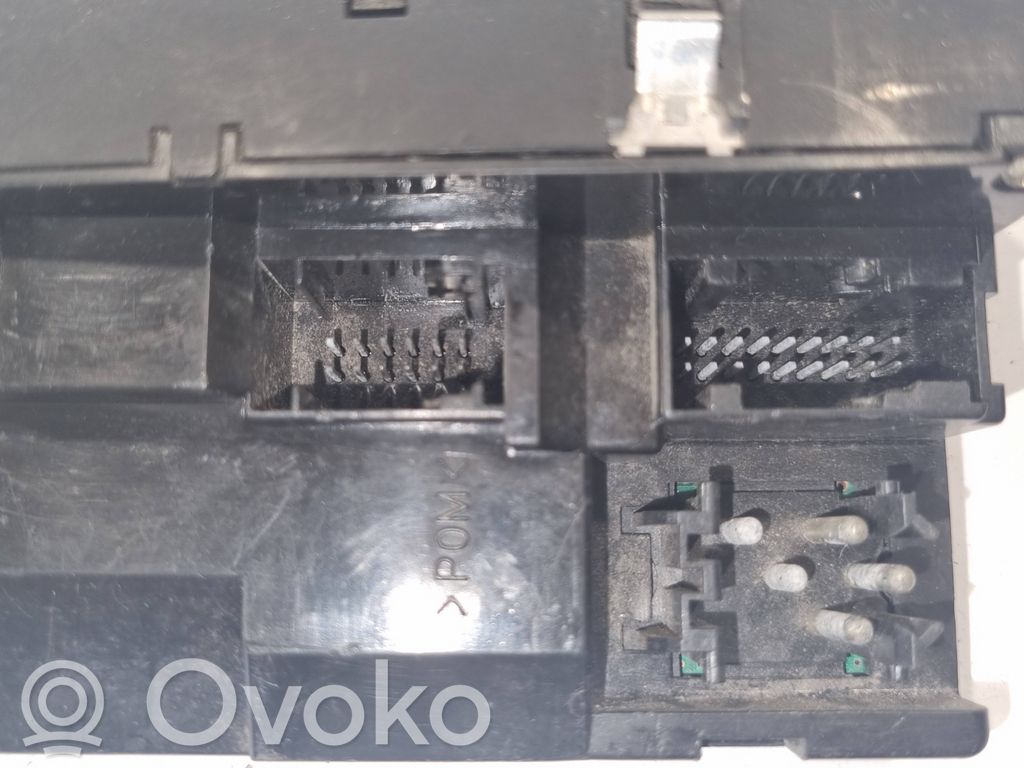 Window lift control switch(es)