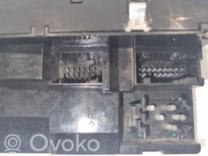 Window lift control switch(es)