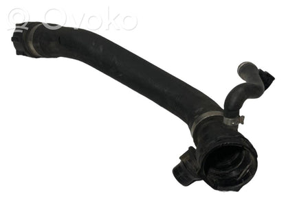 Caurulīte (-es) / šļūtene (-es)