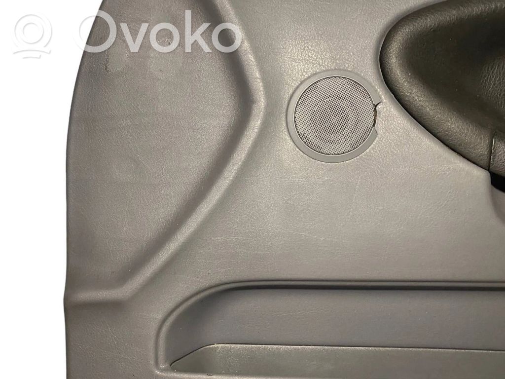 Priekšējo durvju apdare