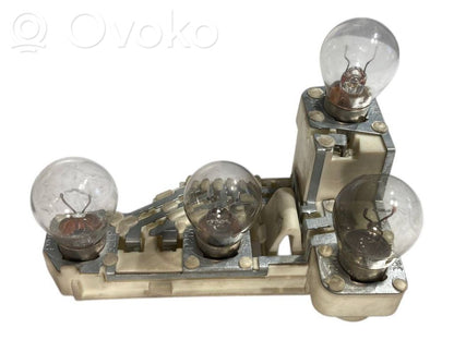 Aizmugures spuldzes vāka turētājs