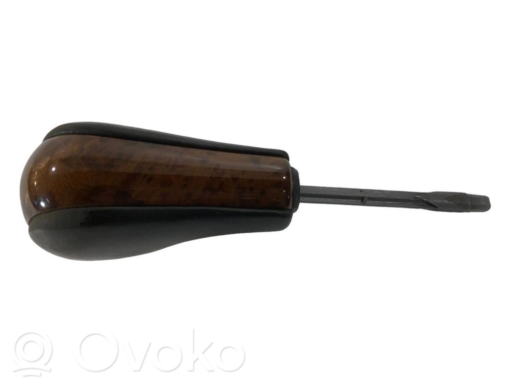 Декоративная отделка рычага переключения передач (кожа, наконечник)