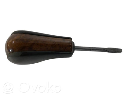 Декоративная отделка рычага переключения передач (кожа, наконечник)