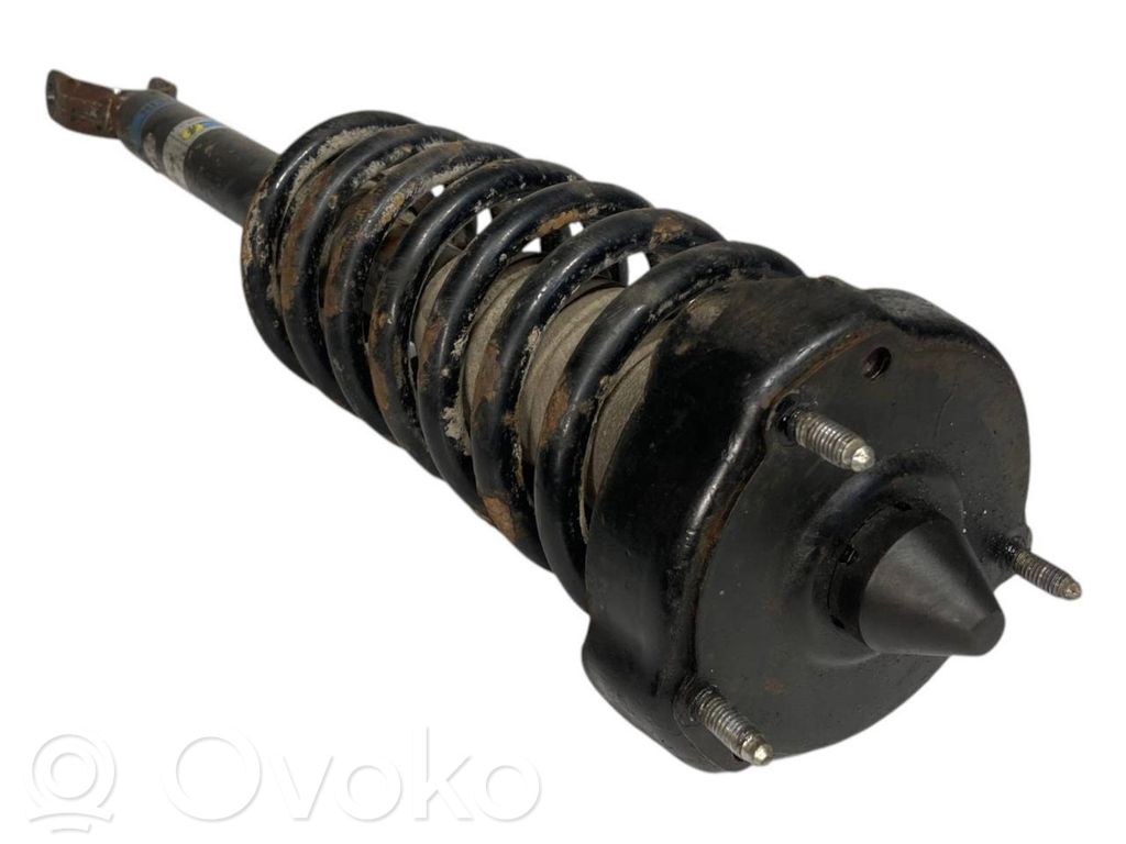 Priekšpusē amortizators ar atsperi