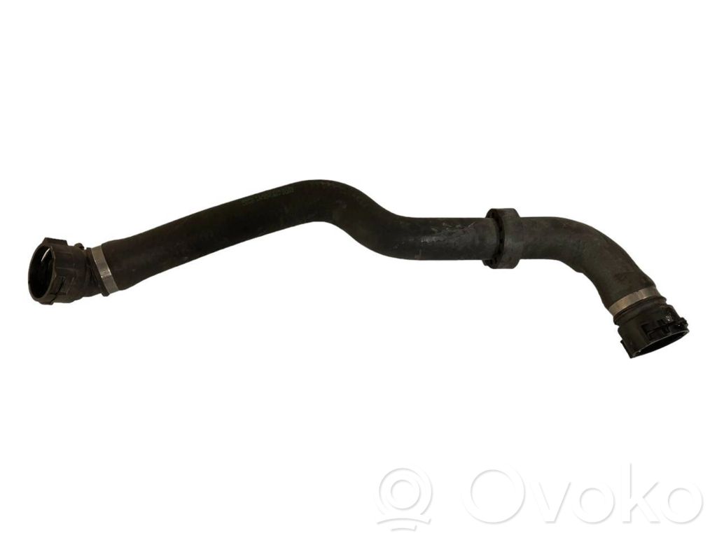 Caurulīte (-es) / šļūtene (-es)