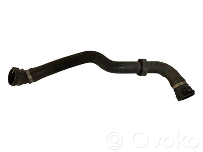 Caurulīte (-es) / šļūtene (-es)