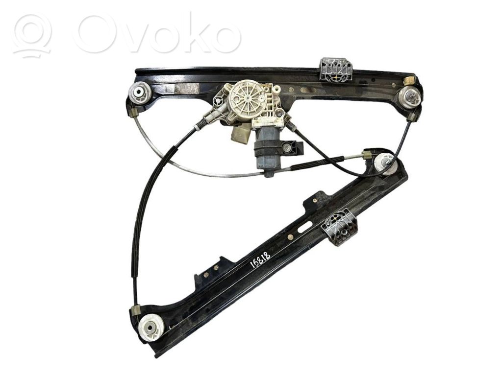 Priekšpusē loga pacēlāja motoriņš