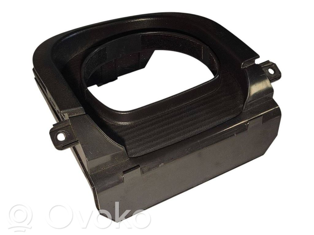 Stūres ass dekoratīvā apdare