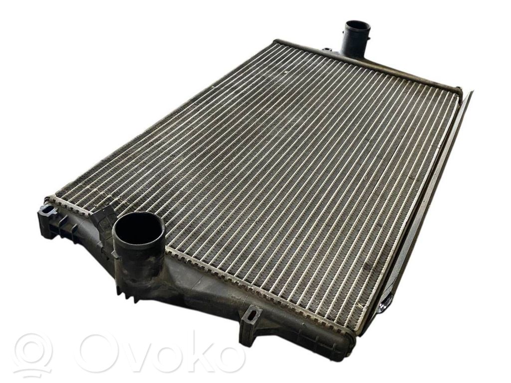 Starpdzesētāja radiators