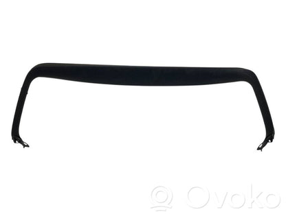 Augšējā dekoratīvā apdare (pie loga)