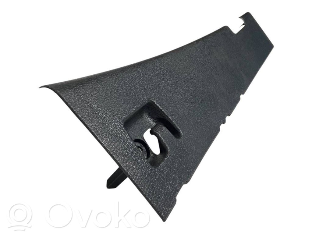 (B) statņa dekoratīvā apdare (augšdaļa)