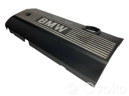 Dzinēja pārsegs (dekoratīva apdare)