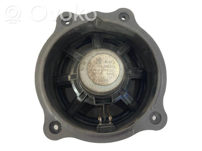 Динамик(и) в передней двери