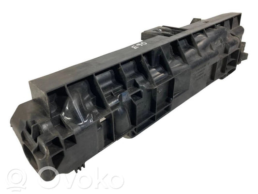 Radiatora (-u) turētājs / kronšteins