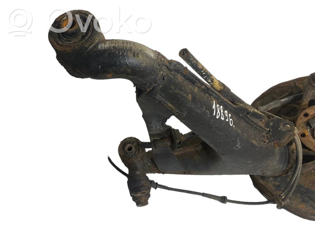 Aizmugurē riteņa rumbas vārpstas šarnīrs (stupica, capfa)