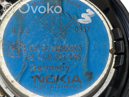 Skaļrunis (-i) priekšējās durvīs