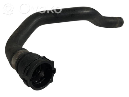 Caurulīte (-es) / šļūtene (-es)