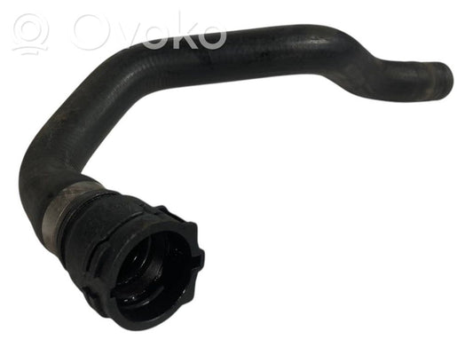 Caurulīte (-es) / šļūtene (-es)