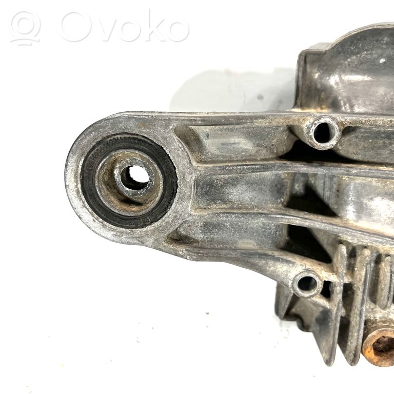 Крепление заднего редуктора